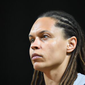 Griner, récemment libérée de prison en Russie, fait son retour dans la WNBA.