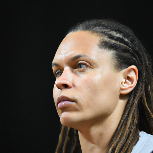 Griner, récemment libérée de prison en Russie, fait son retour dans la WNBA.