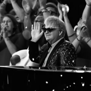 Elton John salue ses fans lors d&rsquo;un concert d&rsquo;adieu émouvant