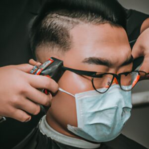 Rencontrez le barbier vietnamien derrière les vidéos de transformation virales