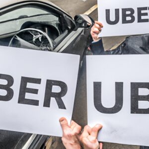 Les chauffeurs de taxi français poursuivent Uber pour concurrence déloyale.