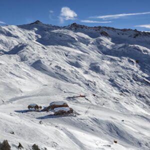Ouverture anticipée de certaines stations de ski françaises, mais uniquement en haute altitude
