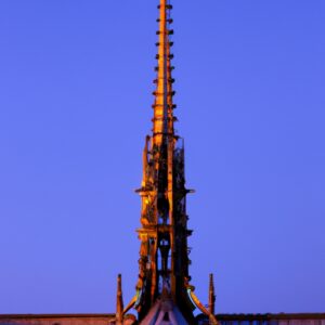 Nouvelle flèche de Notre-Dame illumine le ciel de Paris
